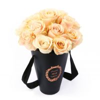 Flowerbox z kremowymi różami