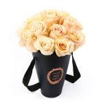 Flowerbox z kremowymi różami