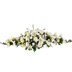 Kompozycja pogrzebowa z białych kwiatów